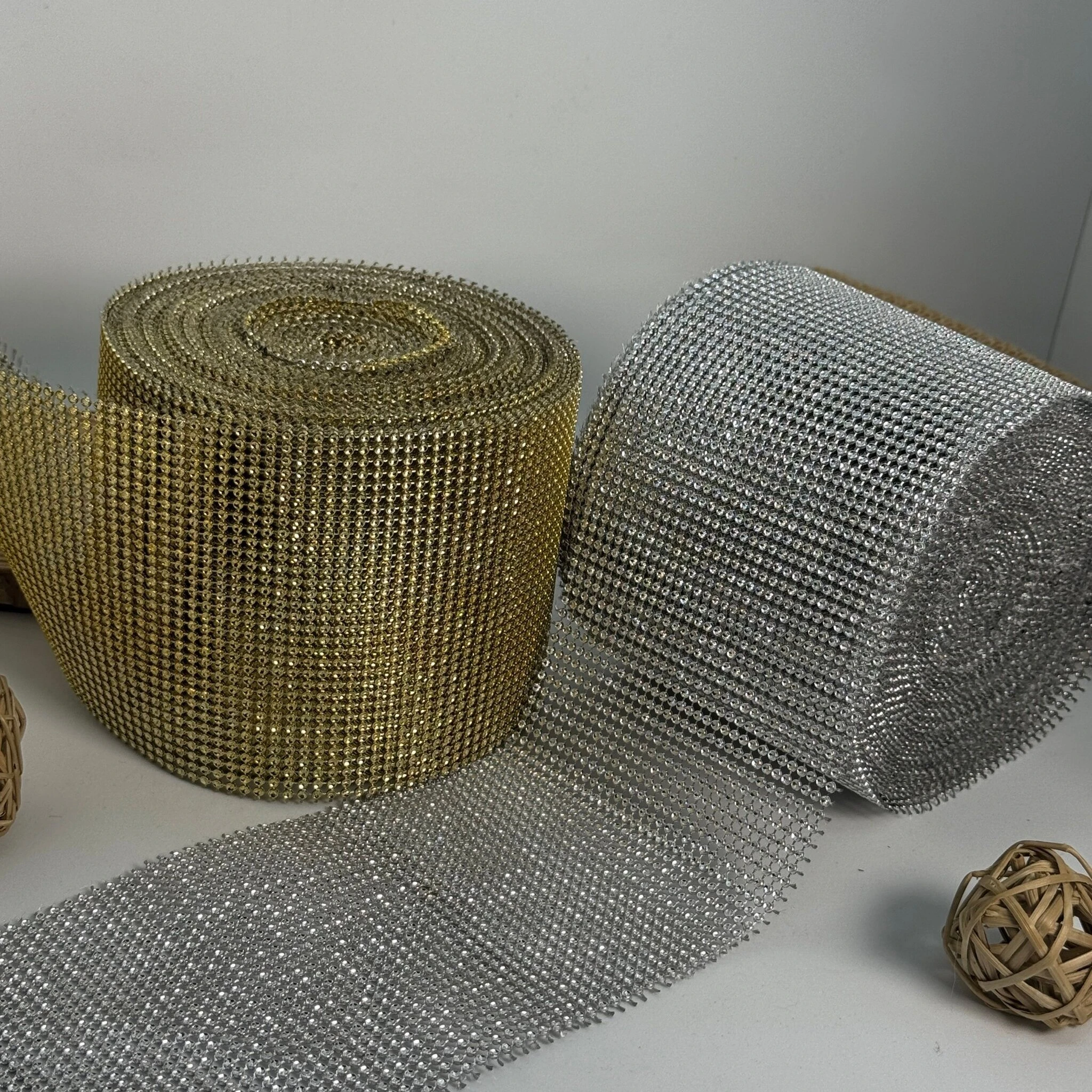 Пластикова тасьма — опт, імпортер декоративного текстилю: фото асортименту