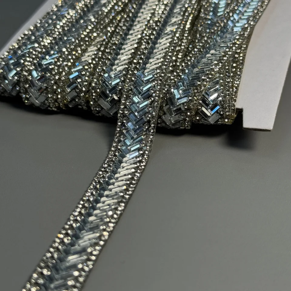 Тасьма клейова з стразами ss6+3*3 (10 метрів), прозорий