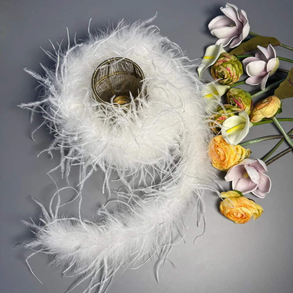 Пір'я страуса 10-15 см (2 метра), білий