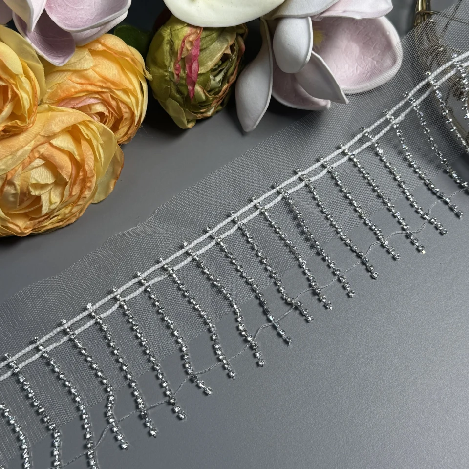 Бахрома з камінням та кульками 6 см (25 м), білий