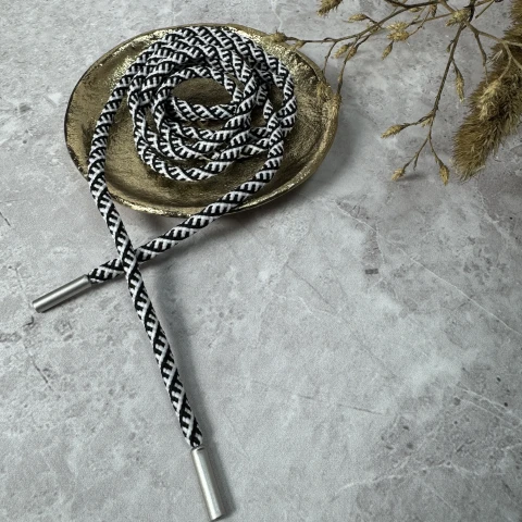 Шнурок в штани Glamour (140 см), білий+чорний