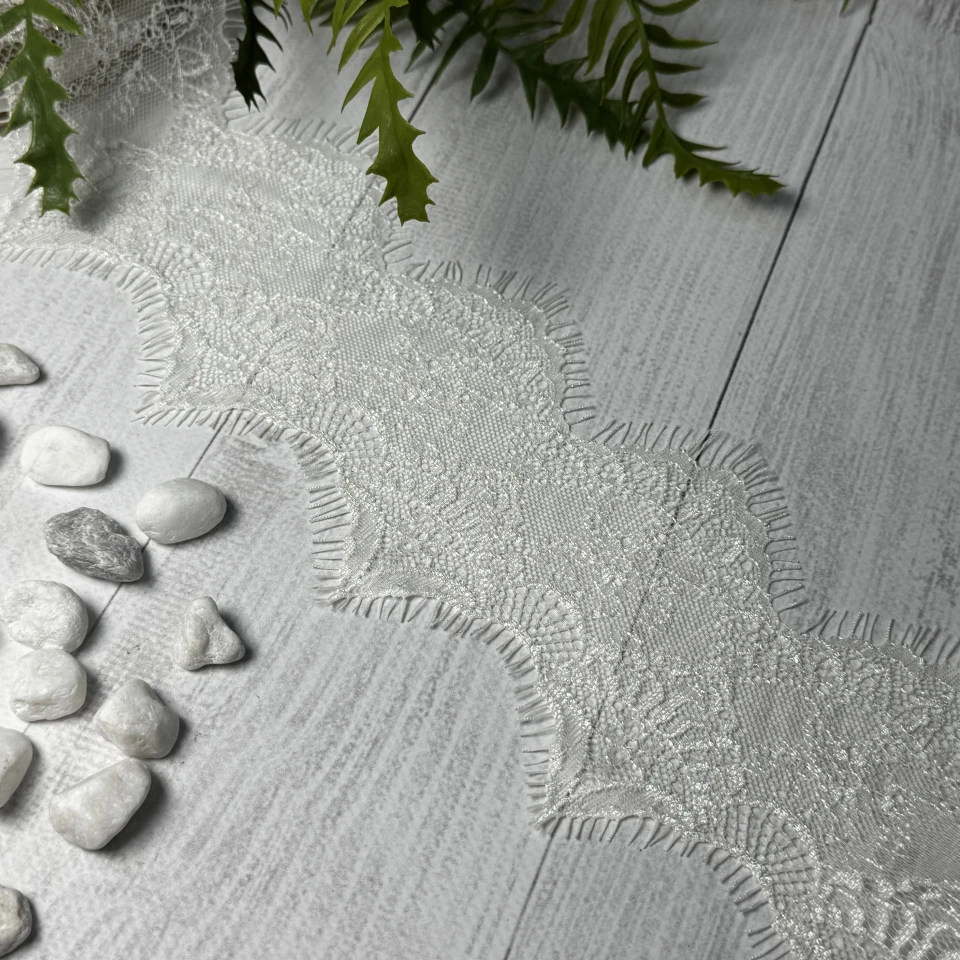 Мереживо французьке J73087 11 см. (10*3 м.), молочний