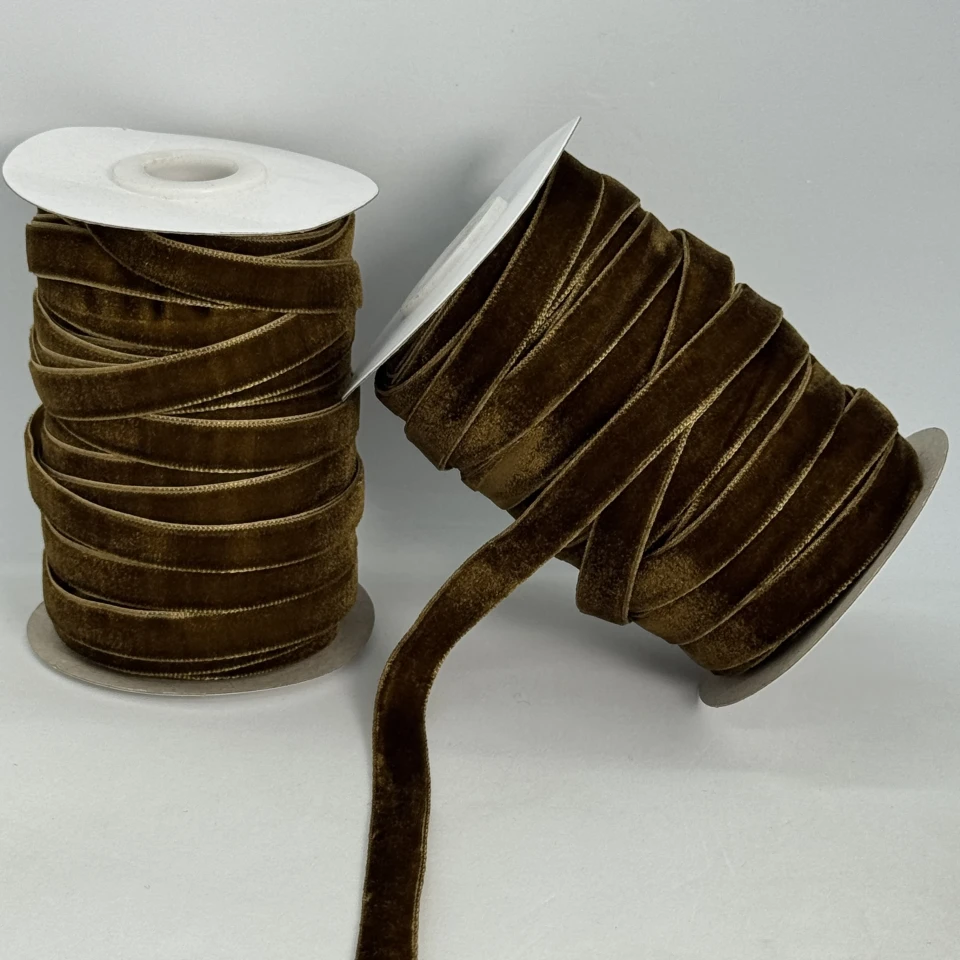 Стрічка оксамит 1 см (25 ярдів/22,75 м.), 69 коричневий