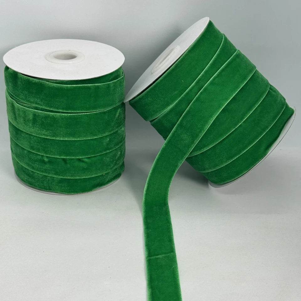 Стрічка оксамит 2 см (25 ярдів/22,75 м.), 37 зелена трава