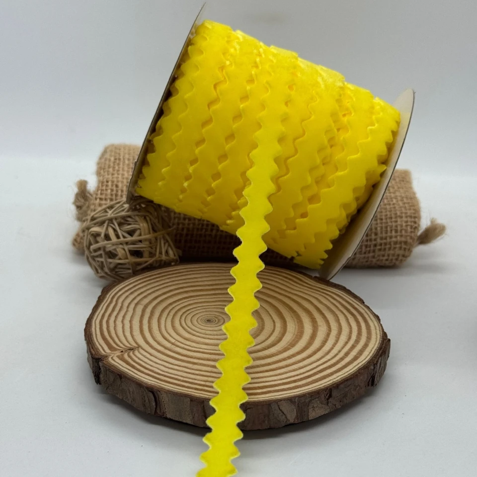 Стрічка вюнчик оксамитовий 1 см (25 ярдів/ 22,75 м.), 18 жовтий