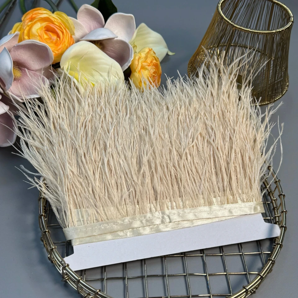 Пір'я на тасьмі 7-10 см (10 метрів), 27 бежевий