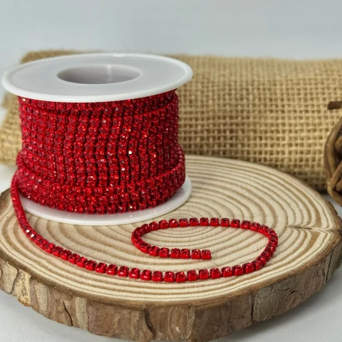 Цепі камні на бабінах ss 8 2.5 мм (10 ярдів), червоний