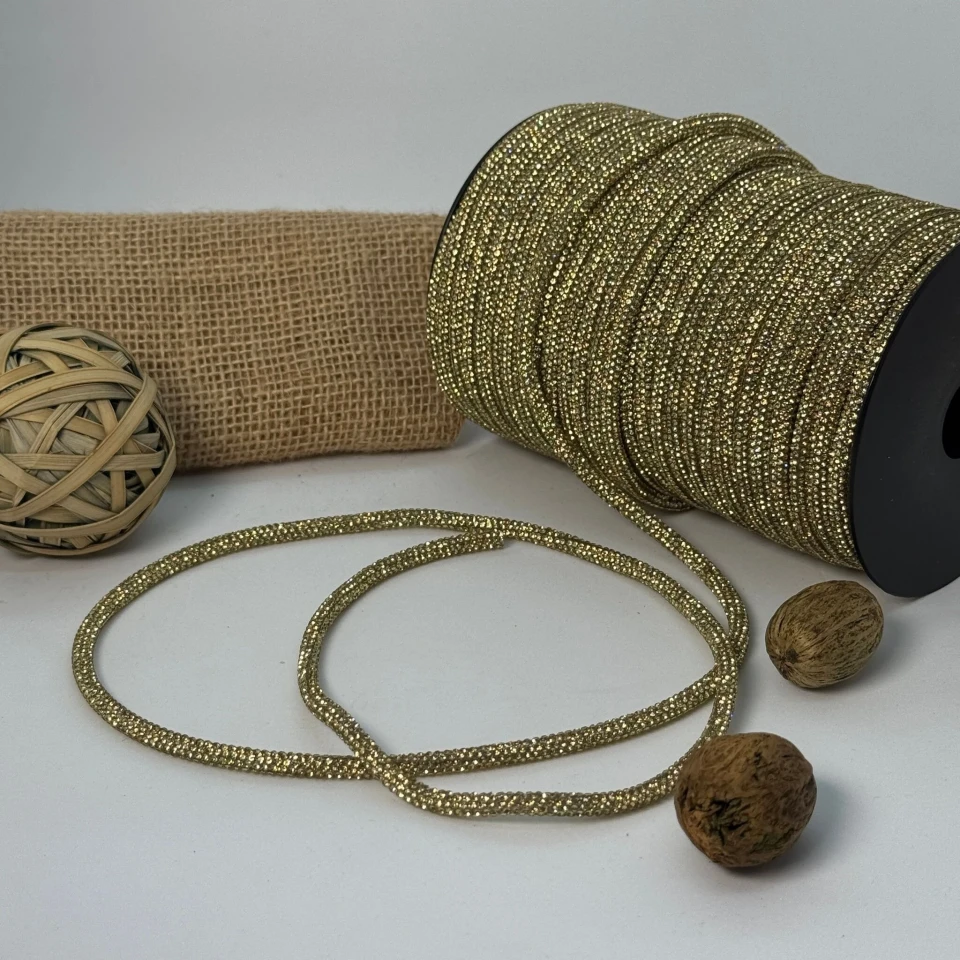 Стразовий шнур 4 мм 8 рядів (50 м), світлий золото LIGHT YELLOW