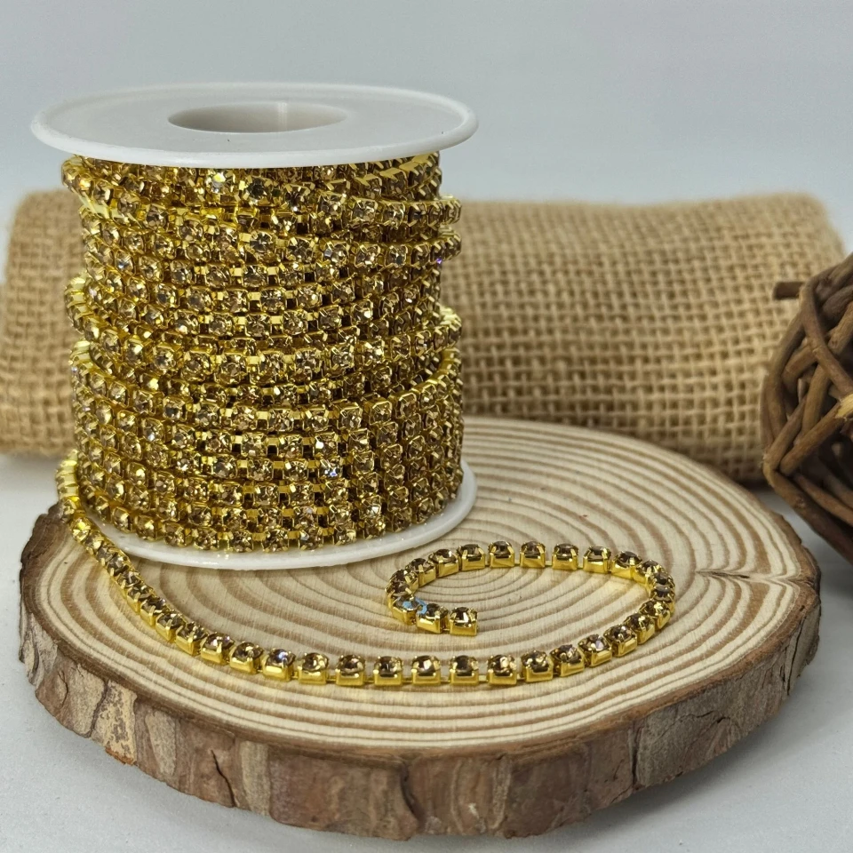 Цепі камні на бабінах ss 16 4 мм (10 ярдів), світло коричневий