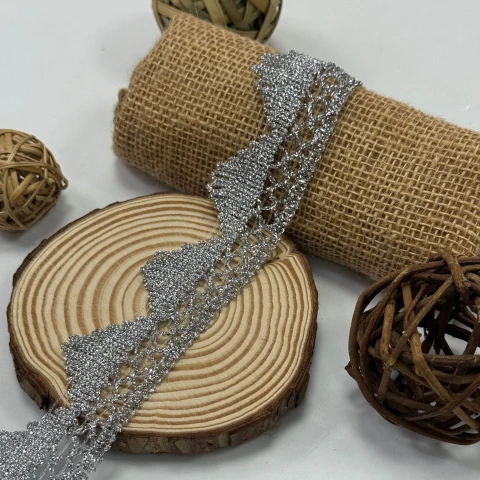 Тасьма люрекс 13-15059 (20 ярдів/18,28 м.), срібло