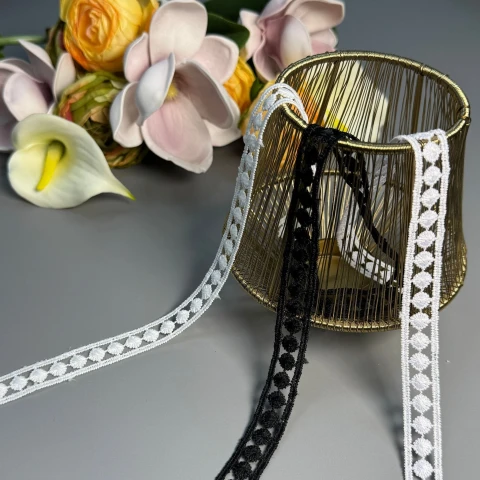 Мереживо поліестер ВВ104786 1,5 см.(30 ярдів/27.3 м.), білий