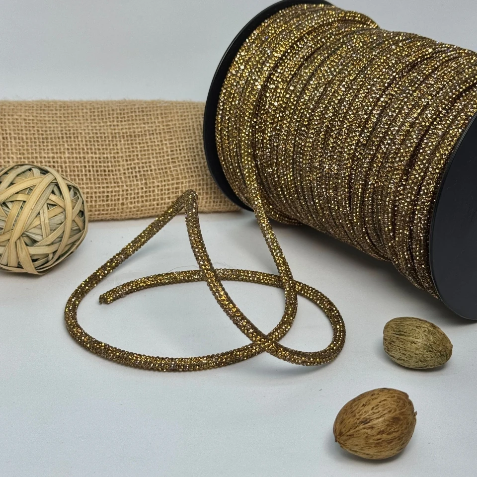 Стразовий шнур 6 мм 8 рядів (50 м), золото