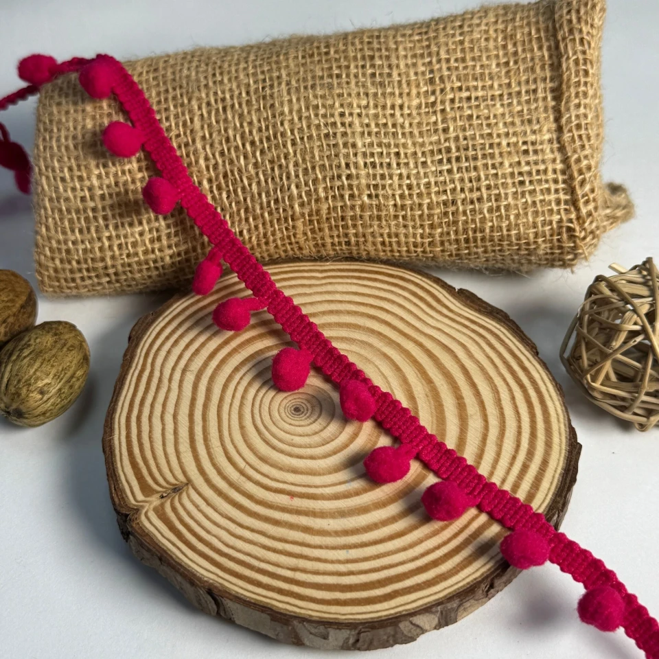 Тасьма з пампонами 6666-2 (20 ярдів/18,28 м.), 311 малиновий