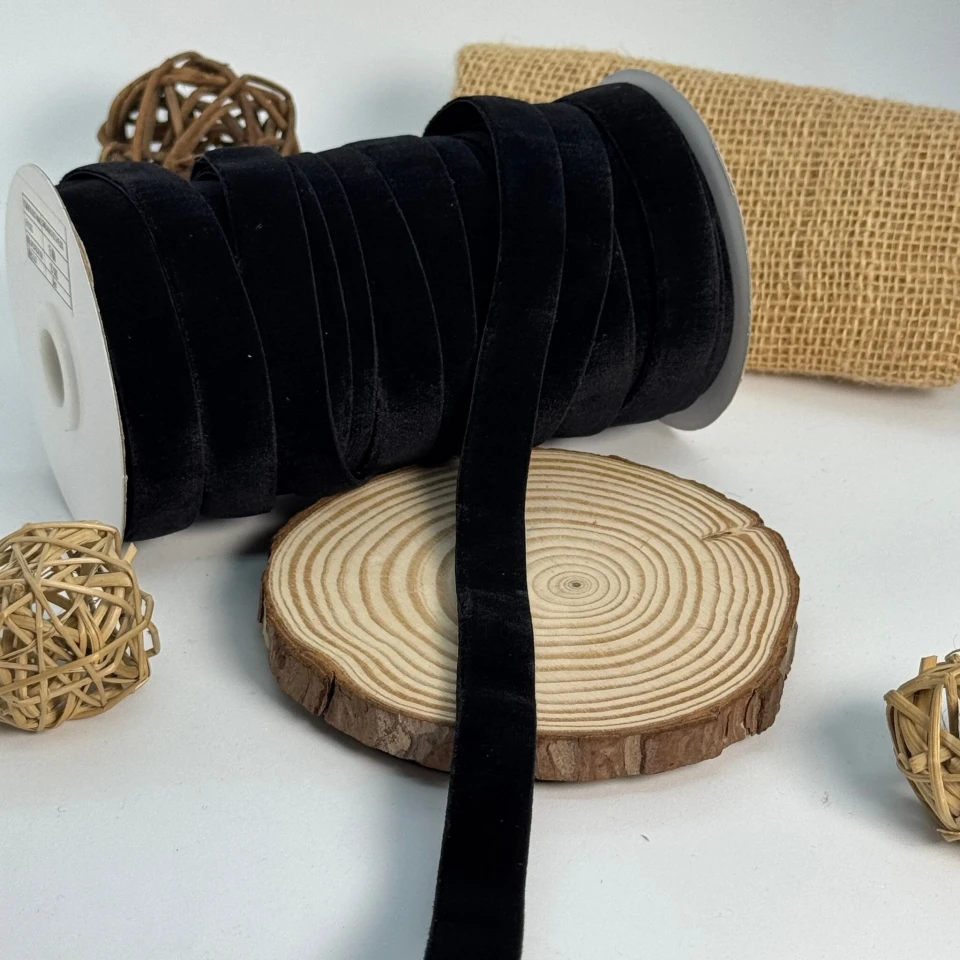 Стрічка оксамит еластична 1.5 см (25 ярдів/22,75 м.), чорний