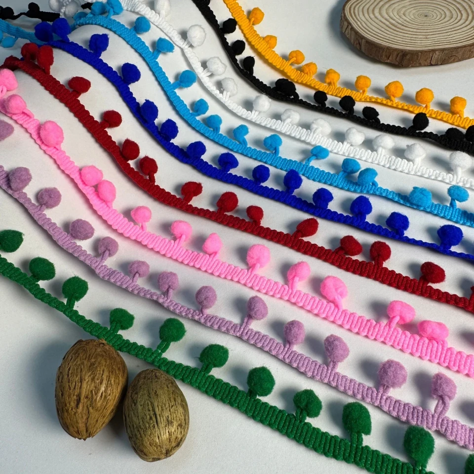 Тасьма з пампонами 6666-2 (20 ярдів/18,28 м.), 01 білий