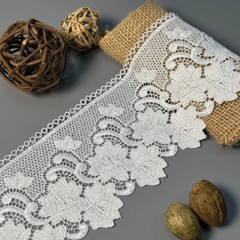 Мереживо поліестер 205 10,5 см.(19.5 метрів), молочний