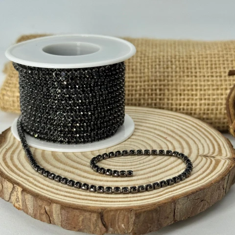 Цепі камні на бабінах ss 8 2.5 мм (10 ярдів), чорний