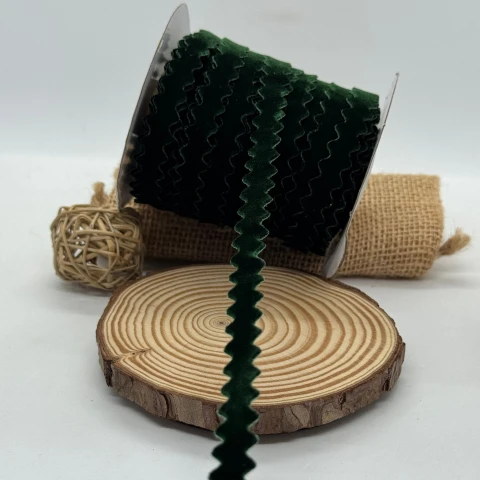 Стрічка вюнчик оксамитовий 1 см (25 ярдів/ 22,75 м.), 93 ізумруд