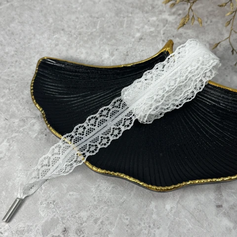 Шнурок в штани з мережива (140 см), молочний