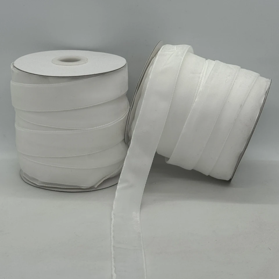 Стрічка оксамит 2 см (25 ярдів/22,75 м.), 01 білий