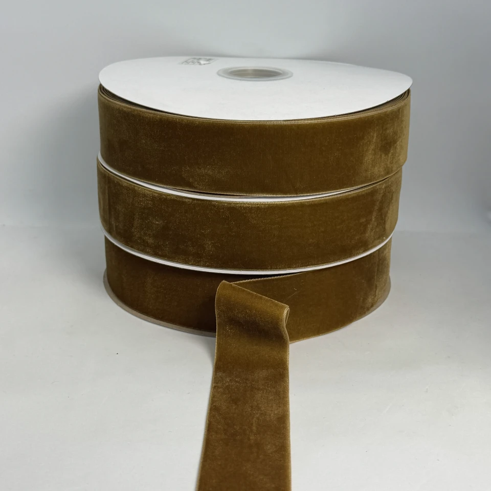 Стрічка оксамит 3.8 см (25 ярдів/22,75 м.), 67 світлий коричневий