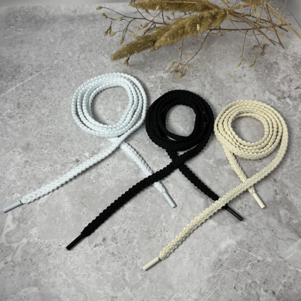 Шнурок в брюки с волнистым краем, металлический наконечник (140 см), молочный