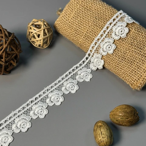 Кружево полиэстер 86 3 см.(8.8 метров), молочный