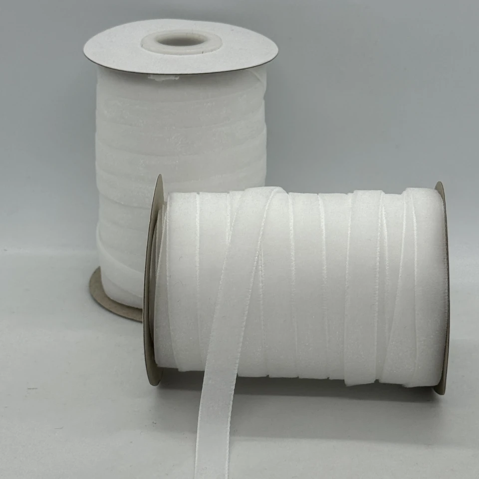 Стрічка оксамит 1 см (25 ярдів/22,75 м.), 02 теплий білий