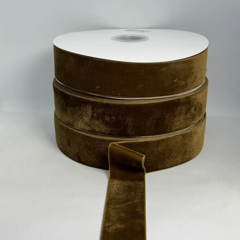 Стрічка оксамит 3.8 см (25 ярдів/22,75 м.), 69 коричневий