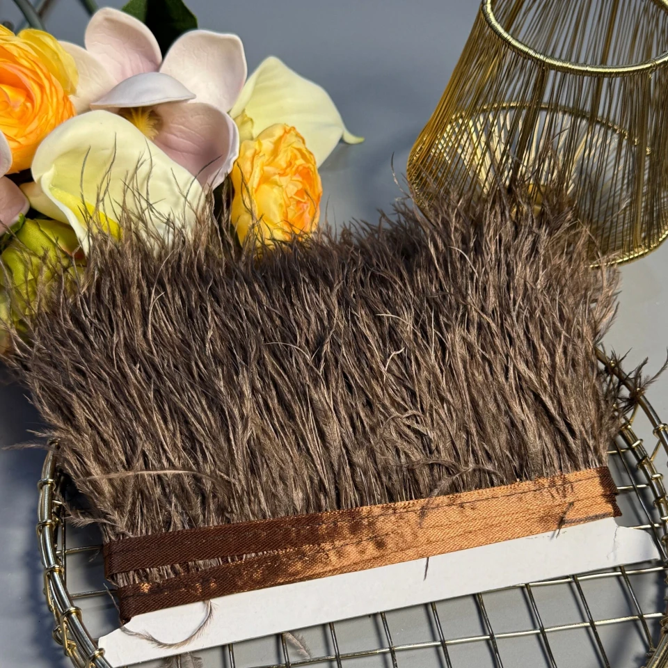 Пір'я на тасьмі 7-10 см (10 метрів), коричневий