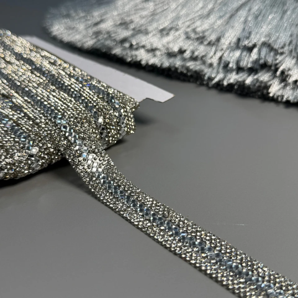 Тасьма клейова з стразами ss6+2.5*5 (10 метрів), прозорий