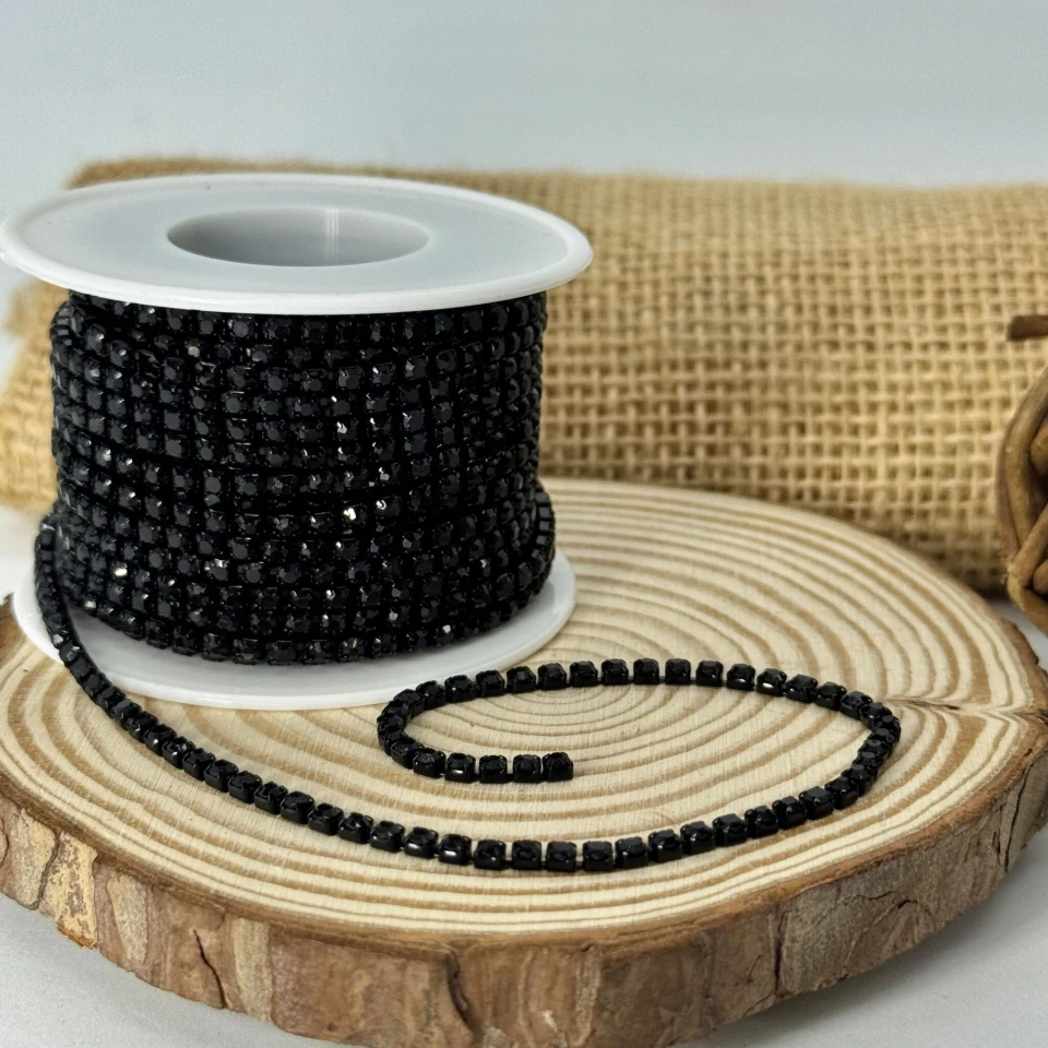 Цепі камні на бабінах ss 8 2.5 мм (10 ярдів), чорний+чорний