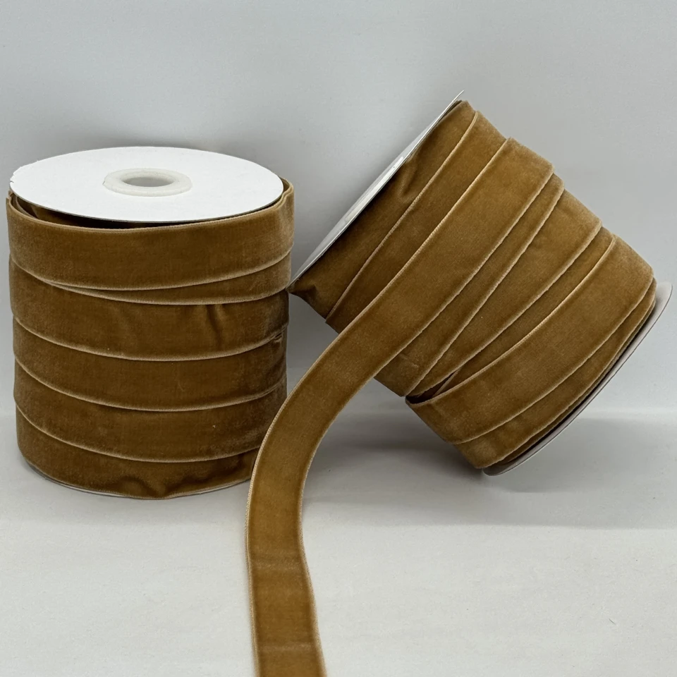 Стрічка оксамит 2 см (25 ярдів/22,75 м.), 07 темний бежевий