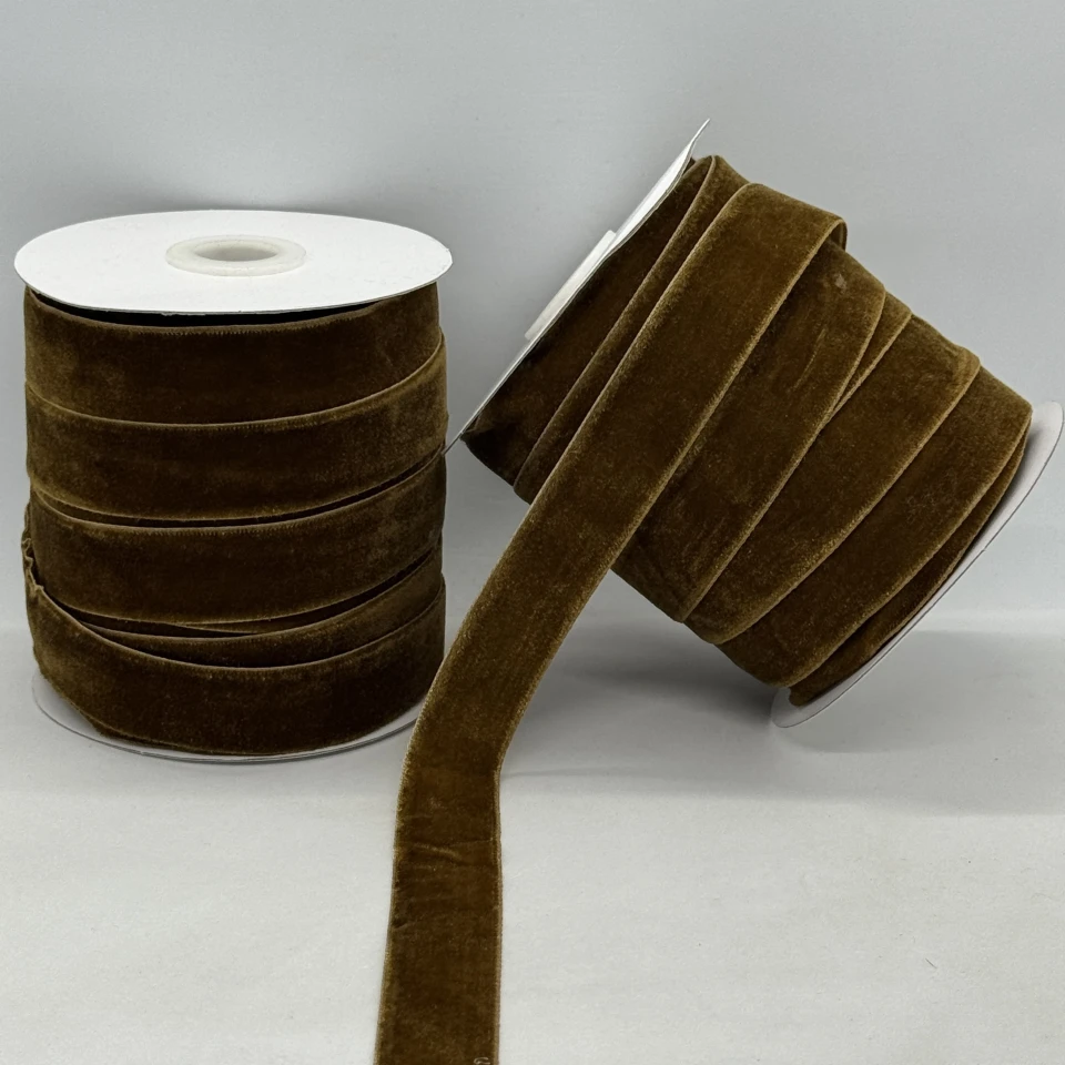 Стрічка оксамит 2 см (25 ярдів/22,75 м.), 69 коричневий