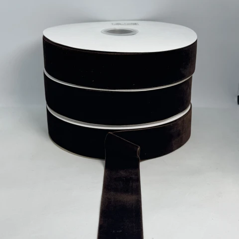 Стрічка оксамит 3.8 см (25 ярдів/22,75 м.), 70 темний коричневий