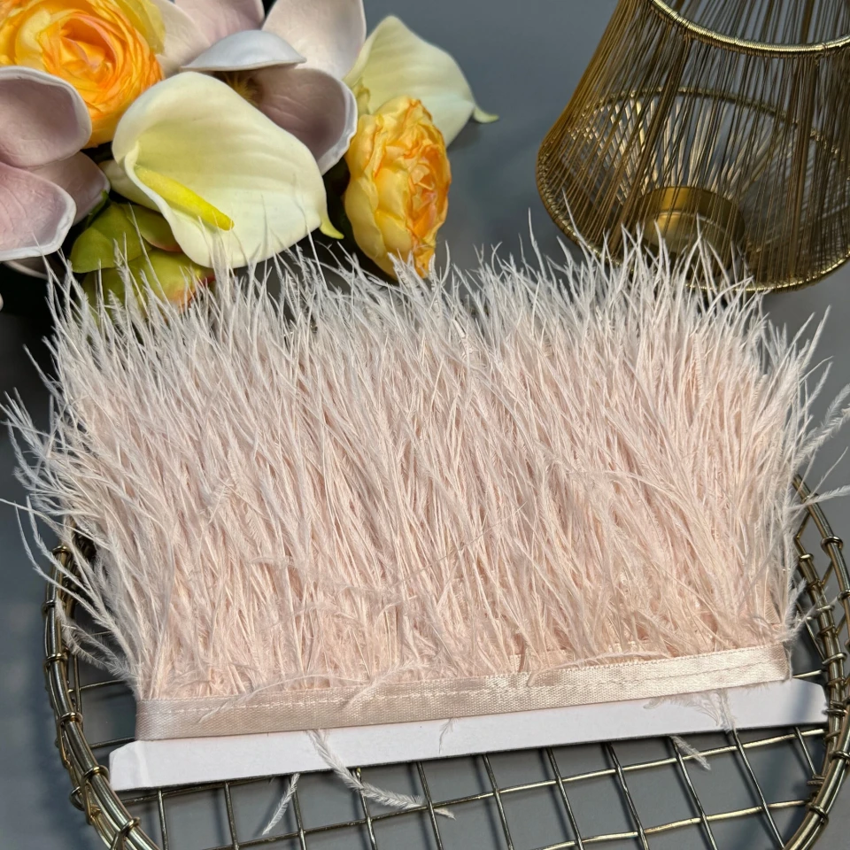 Пір'я на тасьмі 7-10 см (10 метрів), 15 світлий пудровий