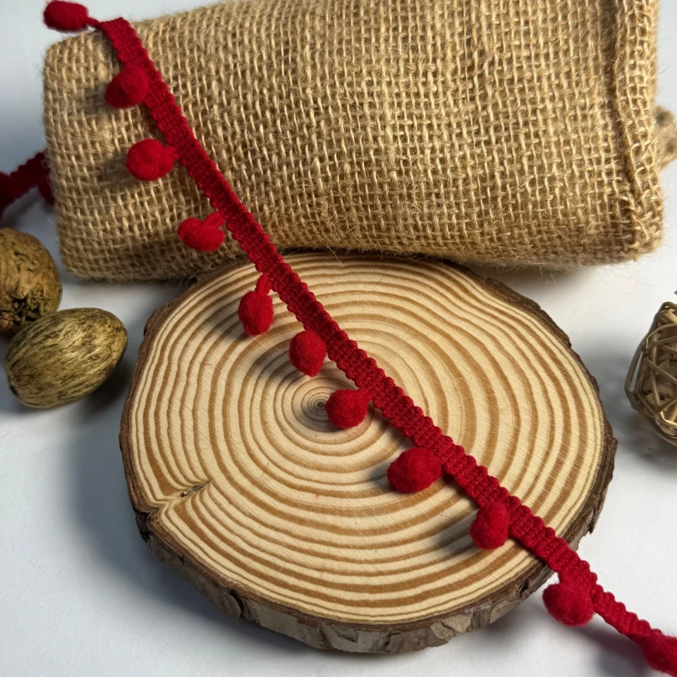 Тасьма з пампонами 6666-2 (20 ярдів/18,28 м.), 33 бордовий