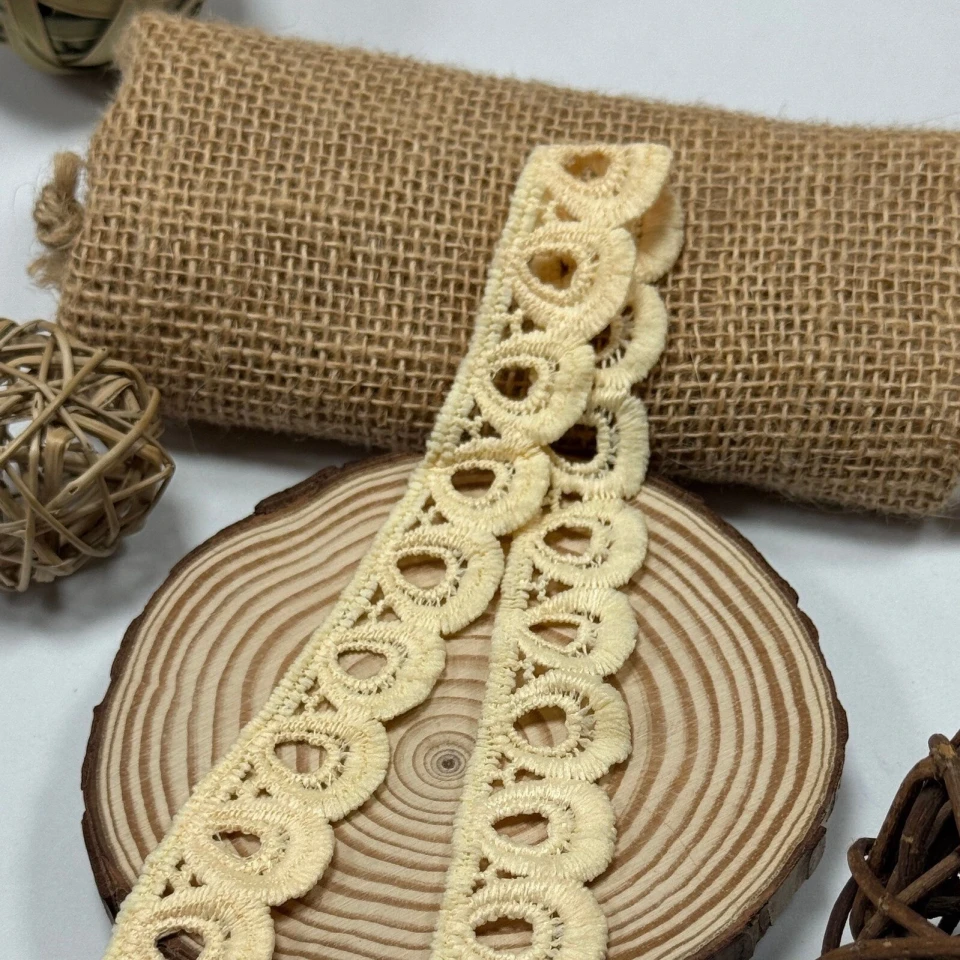 Мереживо поліестер 8860 2,5 см. (15 ярдів/13.5 м.), молочний