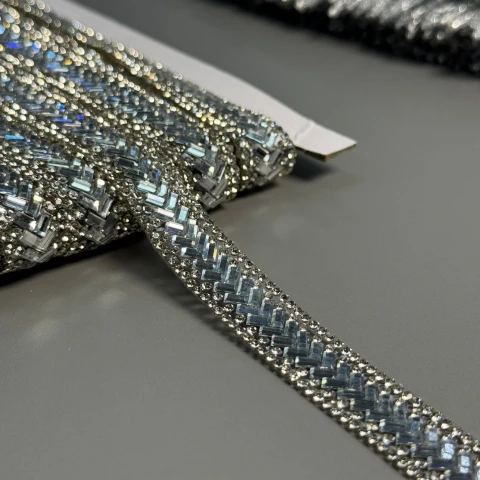 Тасьма клейова з стразами ss6+3*3 (10 метрів), прозорий