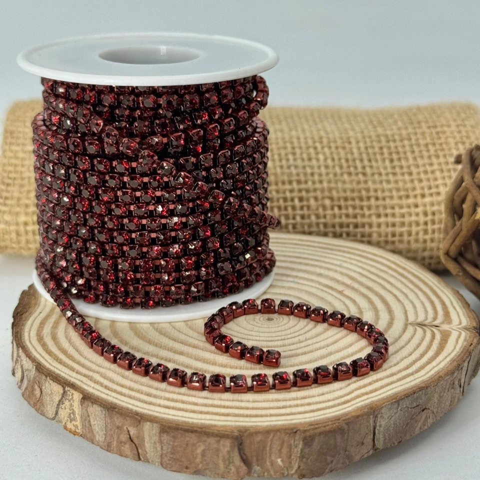Цепі камні на бабінах ss 16 4 мм (10 ярдів), бордовий