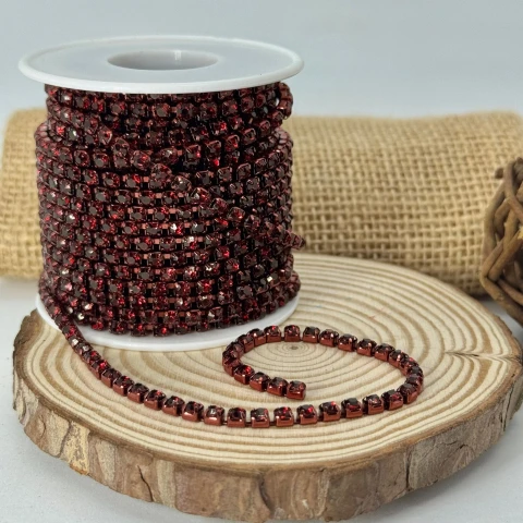 Цепі камні на бабінах ss 16 4 мм (10 ярдів), бордовий