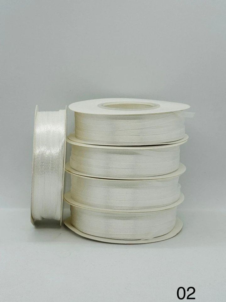 Стрічка атласна 0.3 см (5*100 ярдів), 02 світлий молочний