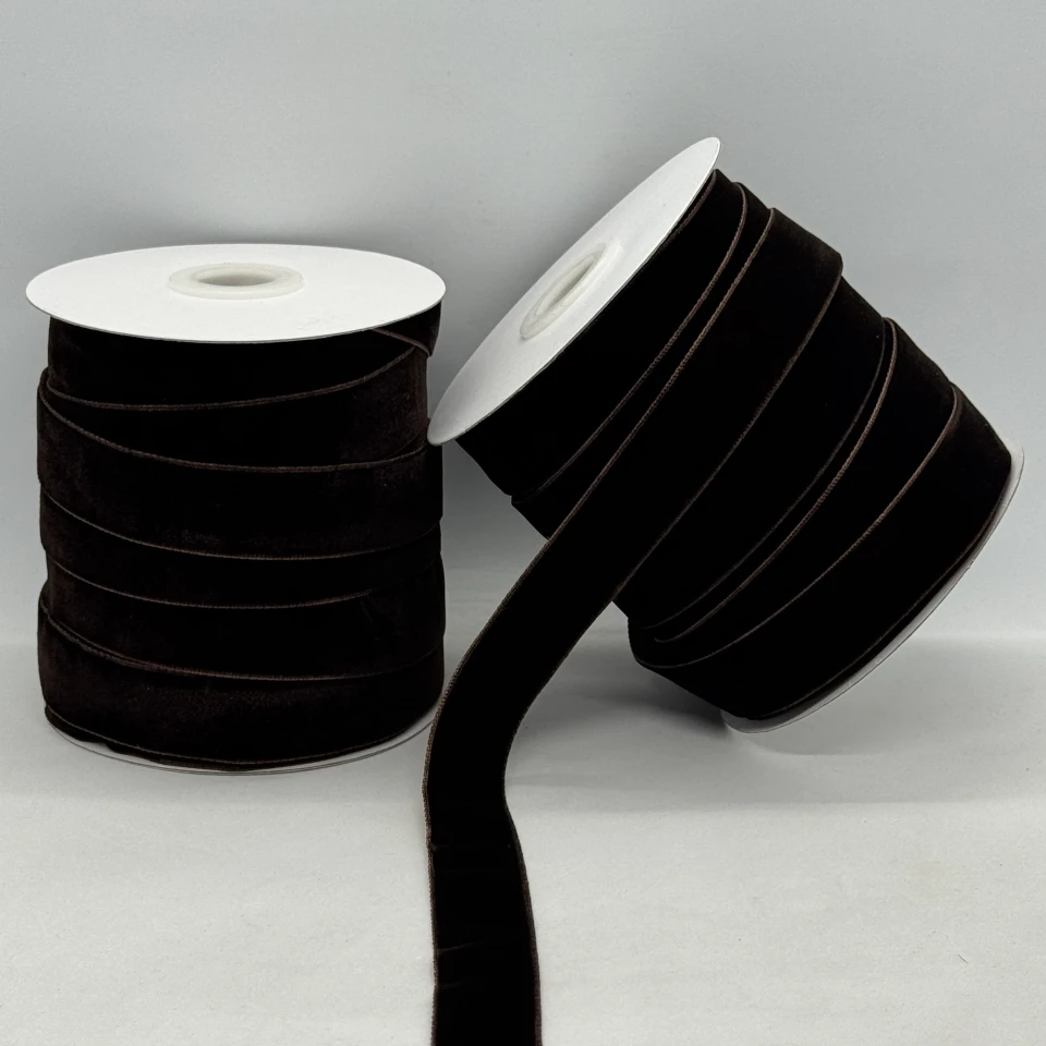 Стрічка оксамит 2 см (25 ярдів/22,75 м.), 70 темний коричневий