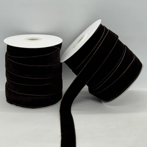 Стрічка оксамит 2 см (25 ярдів/22,75 м.), 70 темний коричневий