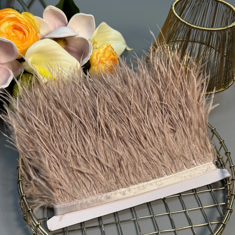 Пір'я на тасьмі 7-10 см (10 метрів), капучіно