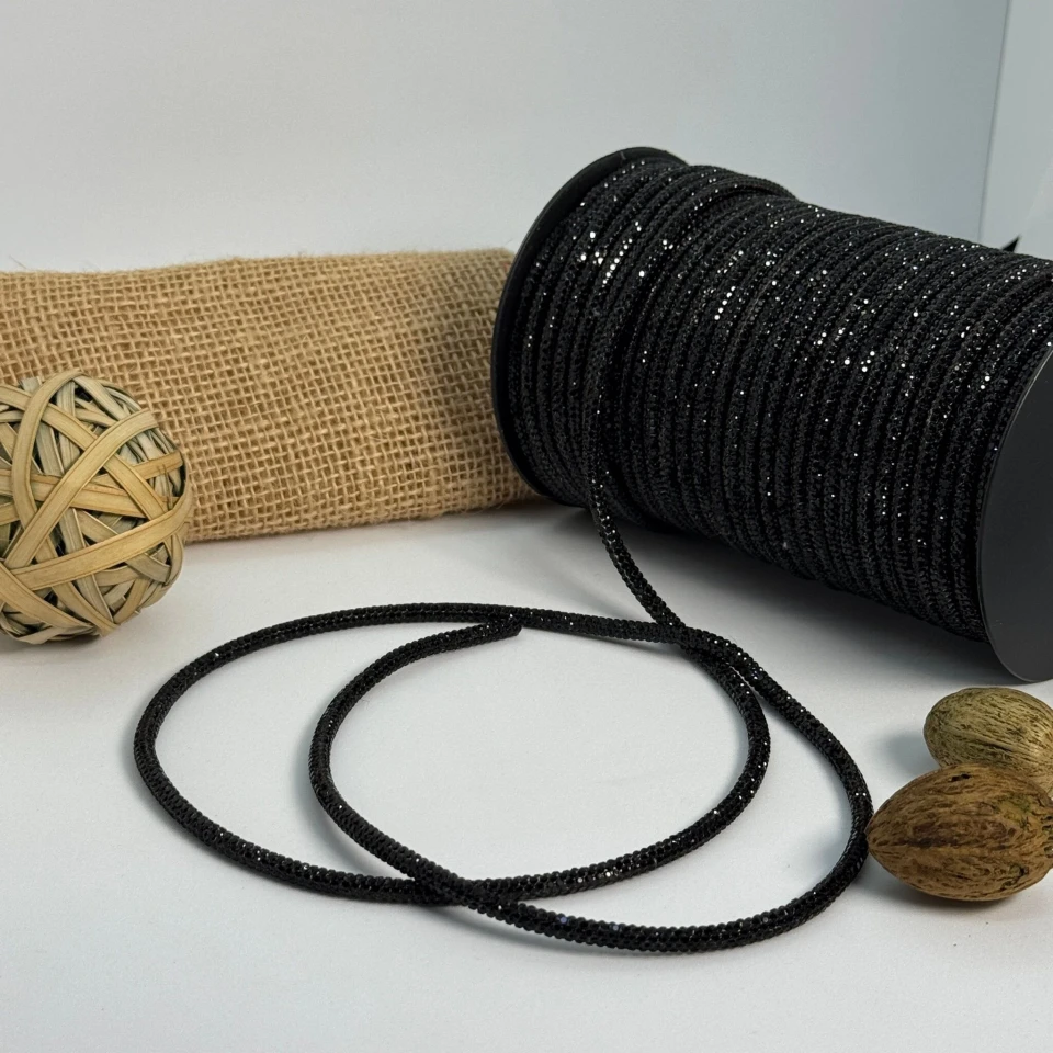 Стразовий шнур 4 мм 8 рядів (50 м), чорний BLACK