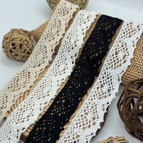 Мереживо макраме 8467 2,5 см (200 ярдів/182,8 м.), білий