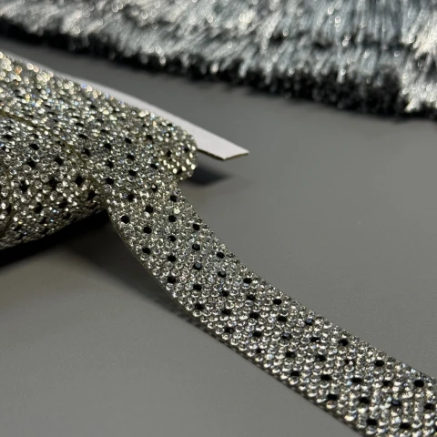 Тасьма клейова з стразами ss6-1 (10 метрів), прозорий+чорний