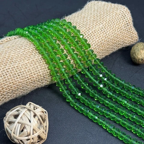 Хрусталь на нитке 8 мм (10*63 шт.), М026 зеленая трава