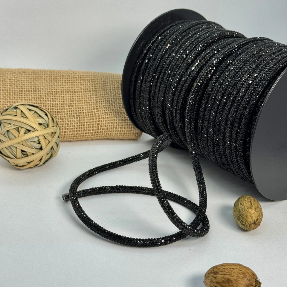 Стразовий шнур 6 мм 8 рядів (50 м), чорний